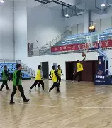 九游下载安装-队员拼尽全力,为了赢得cba比赛而努力拼搏英文